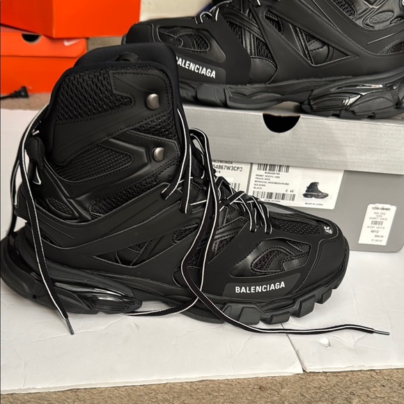 Balenciaga Black Athletic Shoes with High-Top Design - Picture 1 of 9